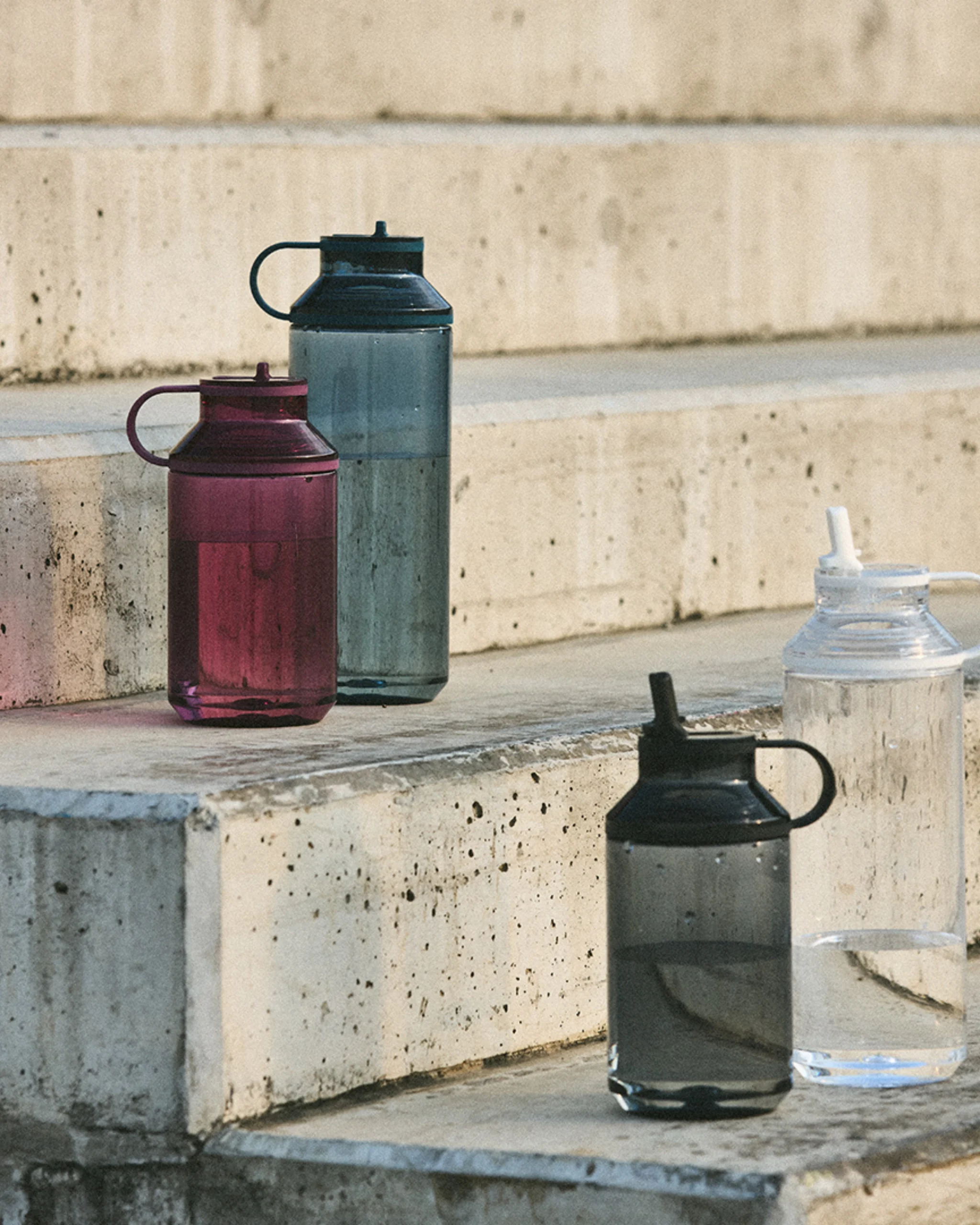 Kinto Active Bottle Trinkflasche 600ml, Smoke – Bild 2