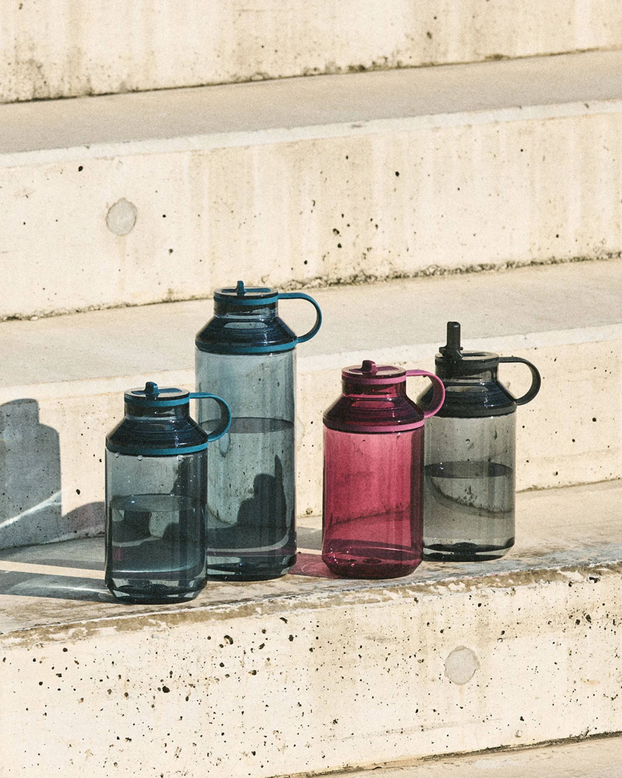 Kinto Active Bottle Trinkflasche 600ml, Smoke – Bild 3