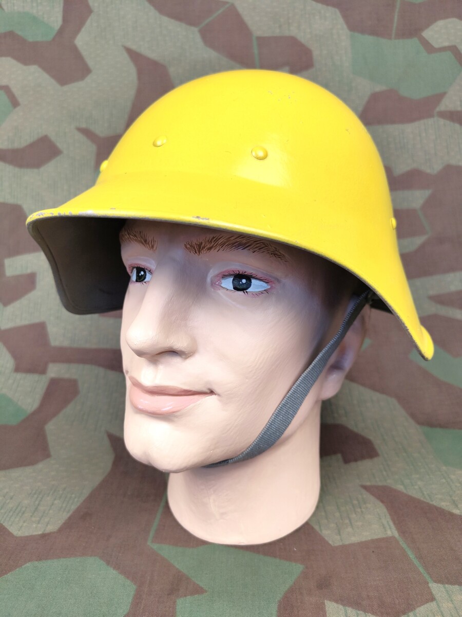 Helm Ord. 1946, Zivilschutz, Variante 2