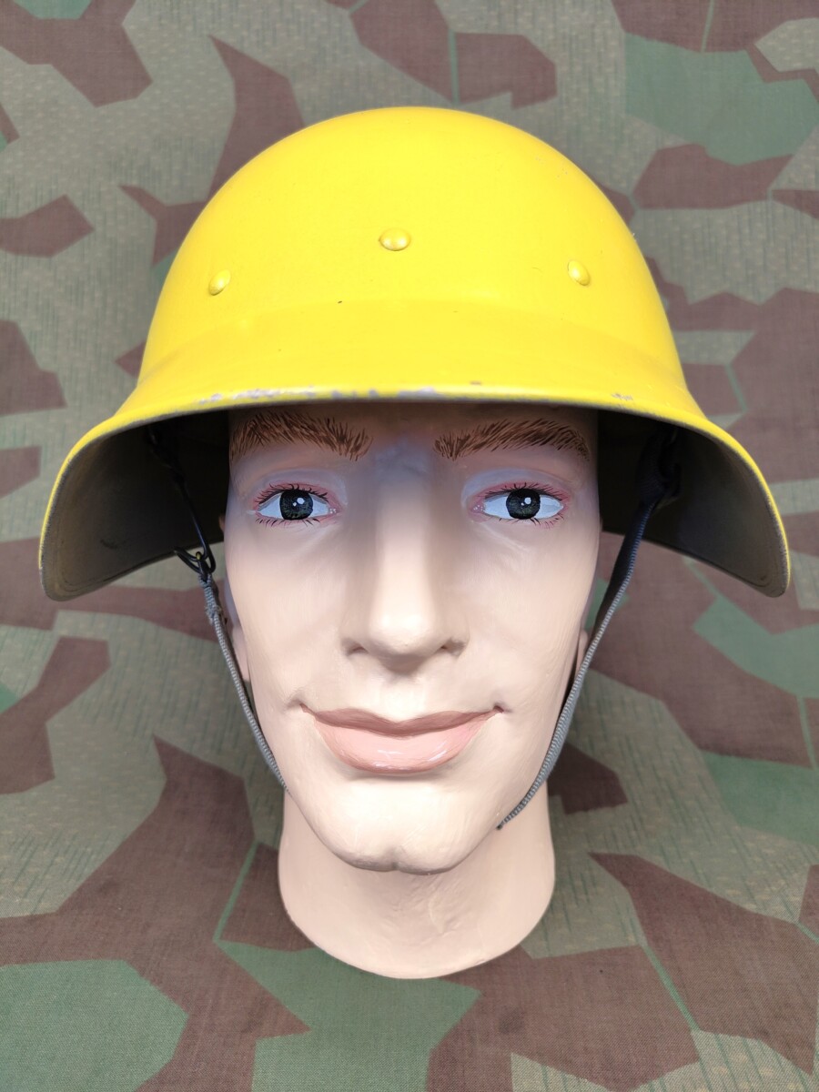 Helm Ord. 1946, Zivilschutz, Variante 2 – Bild 2