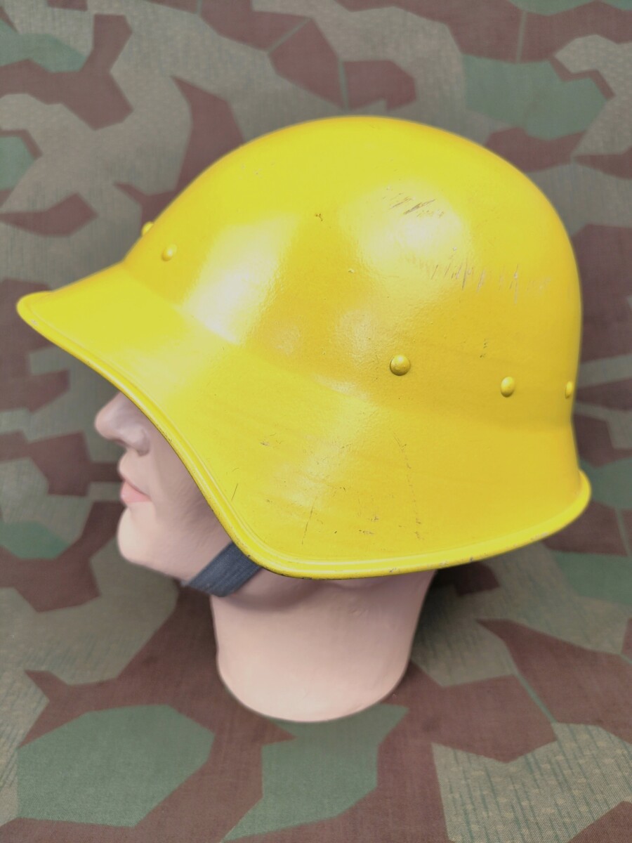 Helm Ord. 1946, Zivilschutz, Variante 2 – Bild 3